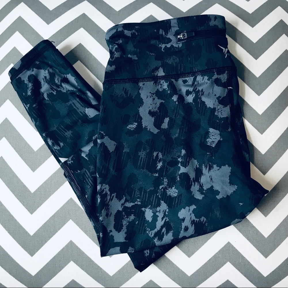 OLD NAVY | Black & Gray Camo Active Leggings